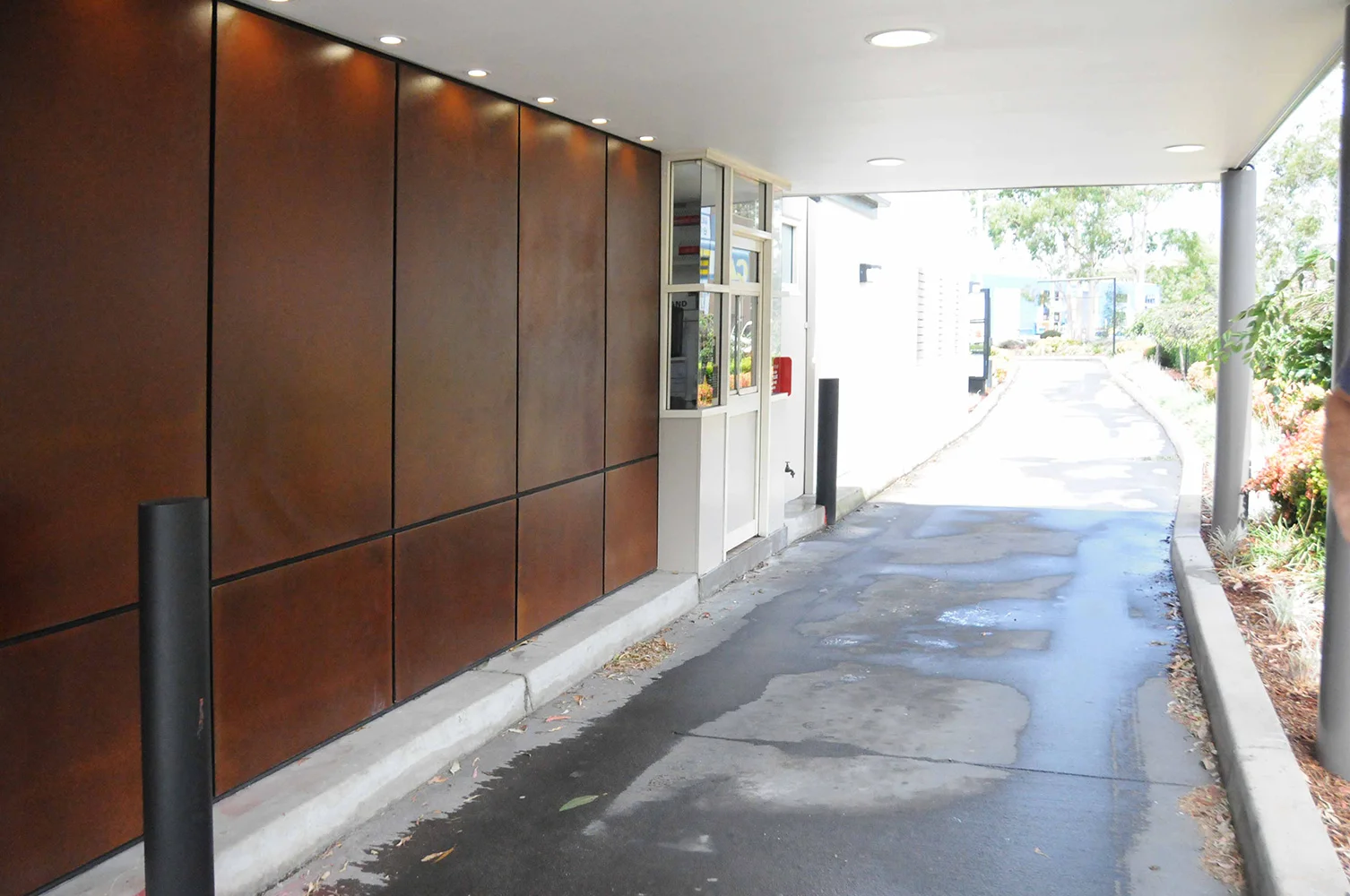 Brown Rust with High Gloss Anti-Graffiti Topcoat