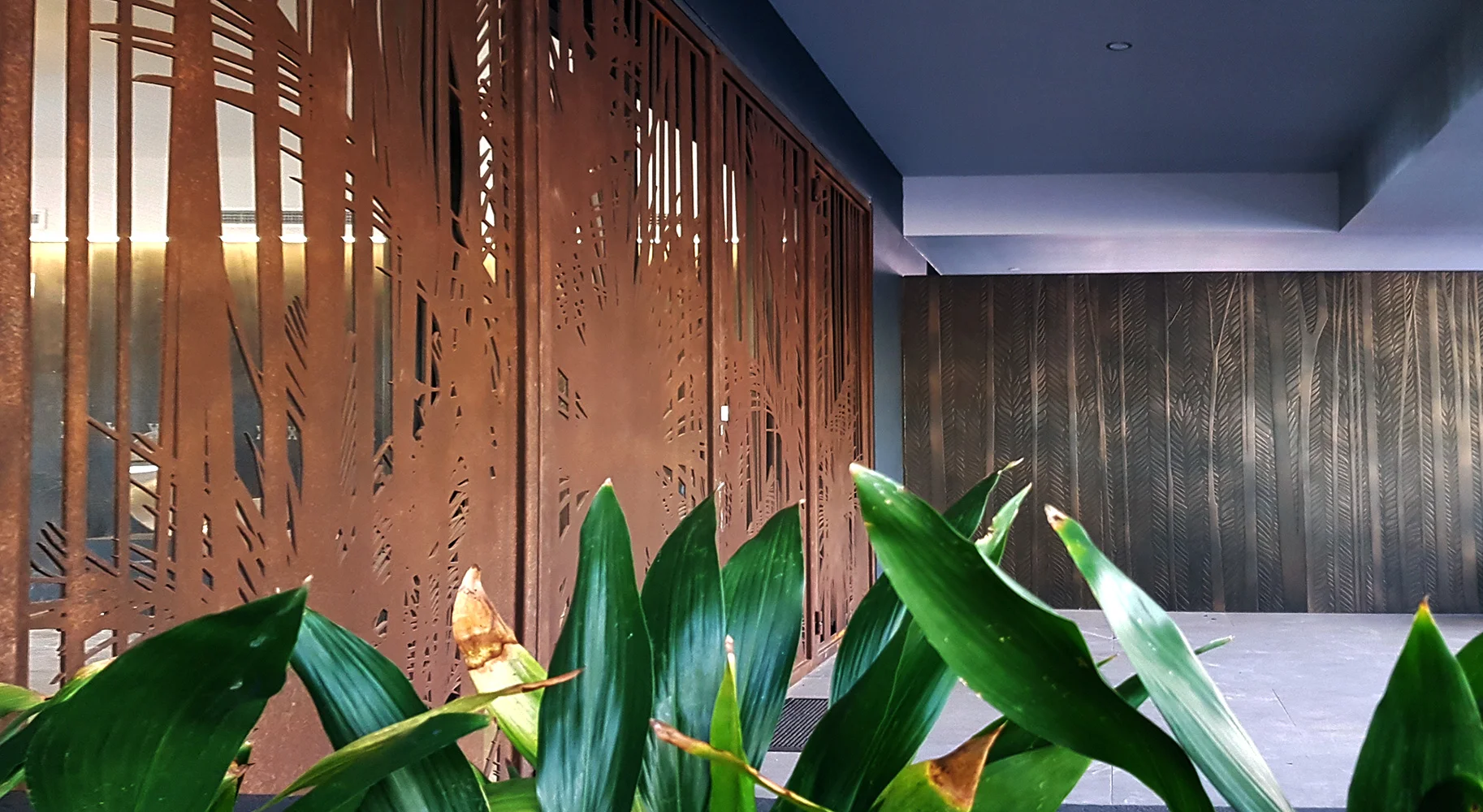 Brown Rust Screen & Feature Wall in Layered Bronze Florentine Combination
