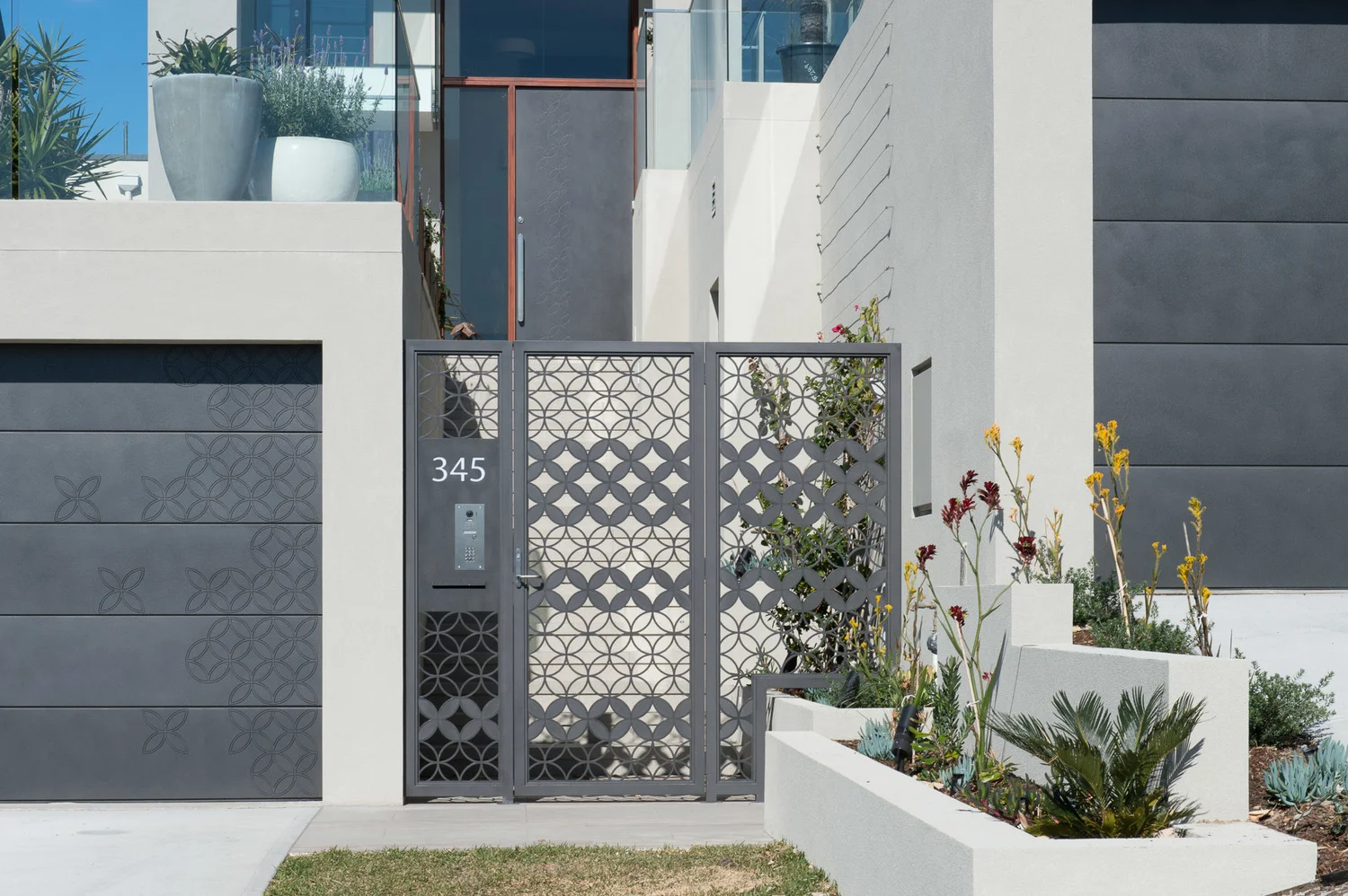 Custom design screen gate by Joanna Lukaszewicz - coated in Graphite Pitted