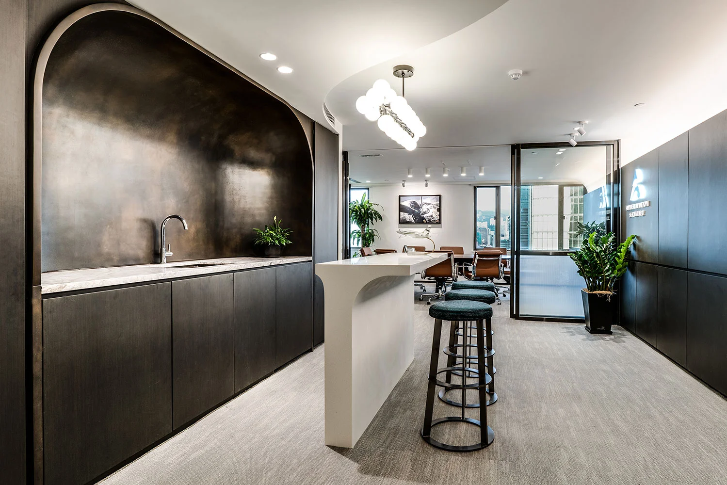 Amber Aviation Kitchen | Bronze Fine Lunar Black Florentine