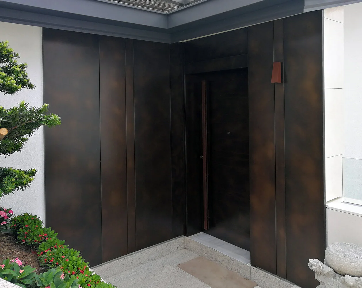 Treasury Bronze Smooth Black Florentine